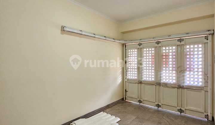 Dijual: Rumah 2 Lantai  Cluster Topaz PHG Gading Serpong  LT 126 7x18 LB 150 m²  Bangunan Full Renovasi KT 4+1 KM 3+1 Hadap : Barat Laut SHM  Harga 2.9M Nego 2