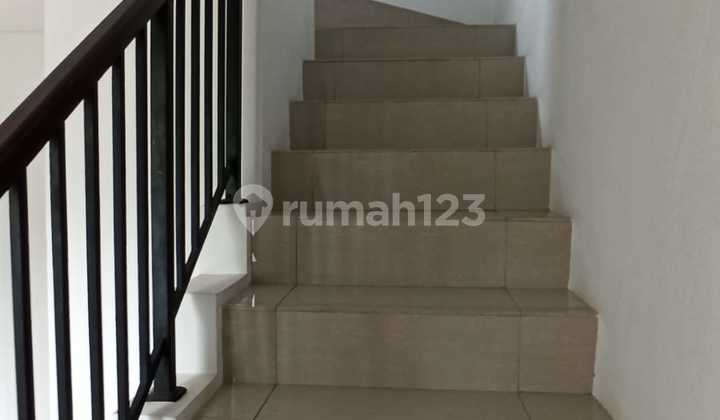 Two-Story House in Tevana The Savia Nusaloka Cluster, BSD City, Land Area 72, Building Area 78, 3 Bedrooms, 2 Bathrooms, 3 AC units in bedrooms, 2200 Electricity, PPJB ready for AJB, Price Rp 1.6 Billion. 2