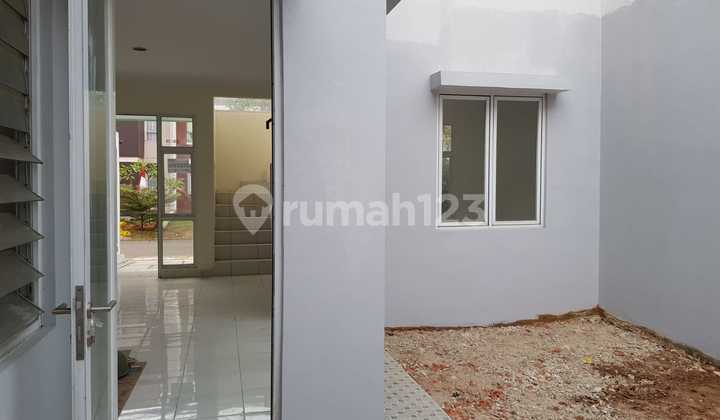 House in Eastern Cosmo, The Icon, BSD City  2 floors, Land Area 119 m² (7 x 17) Building Area 79 m² (2 floors) 3 + 1 bedrooms 2 + 1 bathrooms Facing North PPJB ready for AJB Price 2.3 B negotiable