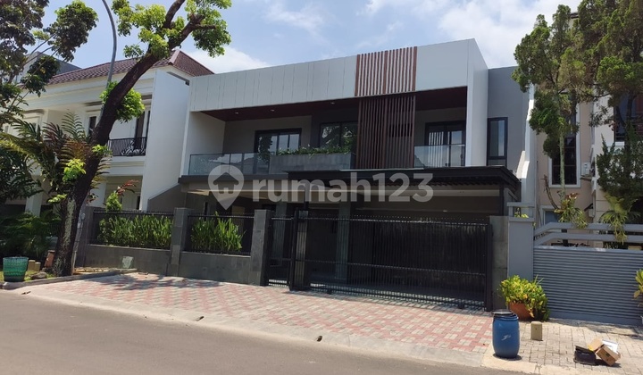 Rumah Full Renovasi New Puspita Loka BSD City Row Jalan Besar Rooftop Garasi Dalam 2 Luar 2 Semi Furniture (Ac, Kitchen Set, Carports) LT 300 LB 424 KT 5+1 Km6+1 Additional Rooftop dengan Private Room Surat SHM Harga 6.75M Nego Rumah Full Renovasi New Puspita Loka BSD City Row Jalan Besar Rooftop Garasi Dalam 2 Luar 2 Semi Furniture (Ac, Kitchen Set, Carports) LT 300 LB 424 KT 5+1 Km6+1 Additional Rooftop dengan Private Room Surat SHM Harga 6.75M Nego