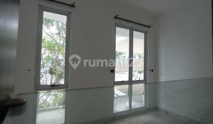 Rumah Bagus 2 Lantai Cluster Frangipani  Kawasan De Park BSD City  LT 300 m² (12x25) LB 300 m² Kamar Tidur 4+1 Kamar Mandi 4+1 Hadap selatan SHM Listrik 5500 watt  Harga 6.8M Nego 2