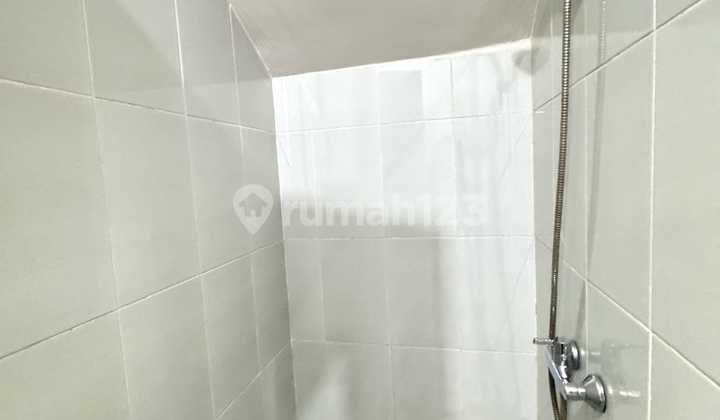 Rumah 2 Lantai  Cluster Hylands  Greenwich Park  BSD City LT 77 m² LB 70 m² KT 3 KM 2 Listrik 2200 Watt Hadap Utara Surat SHM Harga 1.8M Nego 2