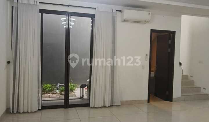 Rumah Hadap Taman Renovasi Bagus Siap Huni Cluster Amata Kawasan The Mozia  BSD City  LT 160 m² 10x16 LB 240 m² Kamar tidur 4+1 Kamar mandi 3+1 Semi Furnished Bagus Hadap Selatan PPJB siap AJB Harga 4,45 M Nego 2