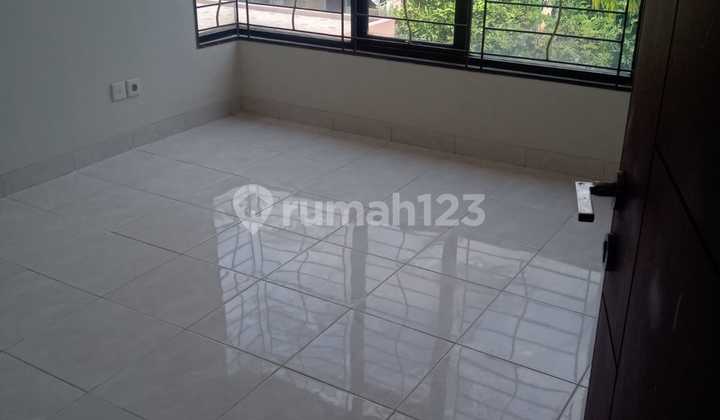 Albera Cluster, Foresta Area, BSD City, Land Area 112 m² (7x16), Building Area 108 m², 2+1 Bedrooms, 2+1 Bathrooms, 1 Carport, 3500 Watt Electricity, South Facing, SHM Certificate, Price 2.1 Billion Negotiable 2