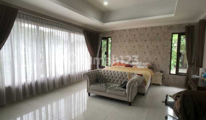 For Sale: Standalone Building House Hook Cluster Greencove BSD City Land Area 335 m² Building Area 330 m² South West Bedrooms 4+2 Bathrooms 3+1 Title Deed SHM Price 9.2B Negotiable 2