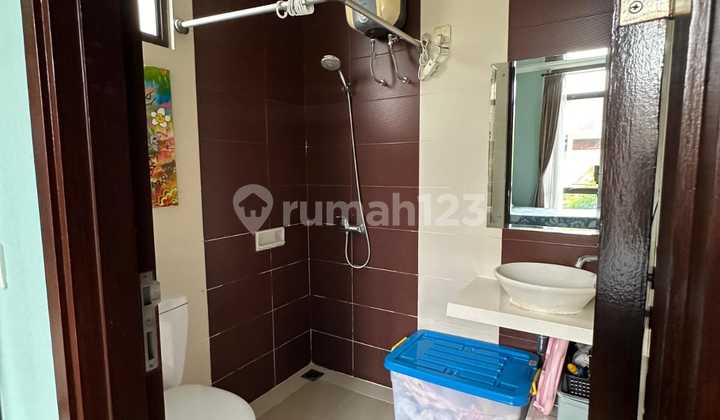 Dijual Rumah 2 Lantai Cluster Allevare  Foresta BSD City Depan Sport Club Sportivo  LT 220 m² 10x22 LB 197 m² Kamar Tidur 3+1 Kamar Mandi 3+1 Listrik 4400 watt Hadap Selatan PPJB Kondisi Semi Furnish Harga 5M Nego 2