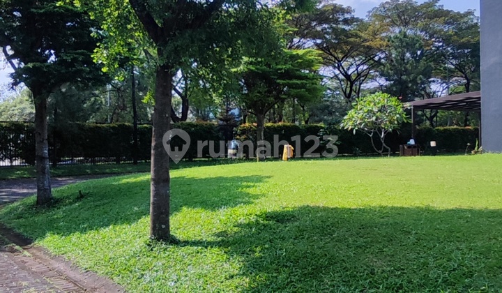 For Sale: Hook Lot Ready to Build in Cluster Illustria The Eminent BSD City  
- Front Facing North: No Houses  
- Side Facing West: No Houses  
- Prime Location: Opposite Quantis Club House  
- Land Area: 333 m2  
- Price: IDR 14.5 million/m2 (Negotiable)