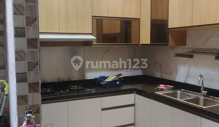 2-Story House Amarine The Mozia BSD City, Ex-Show Unit Fully Furnished, Width 8, Land Area 120 (8x15), Building Area 160, Certificate of Ownership (SHM), Price 3.5 Billion.