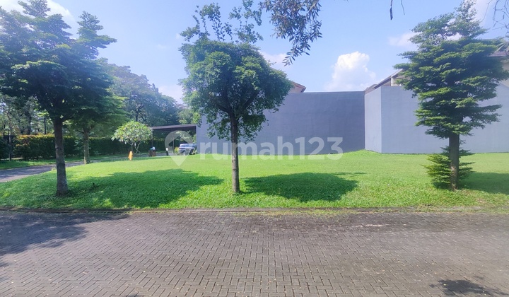 For Sale Ready-to-Build Hook Lot in Cluster Illustria The Eminent BSD City  
Front Facing North – No Houses  
Side Facing West – No Houses  
Prime Location – Opposite Quantis Club House  
Land Area: 333 m2  
Price: IDR 14.5 million/m2 (Negotiable)