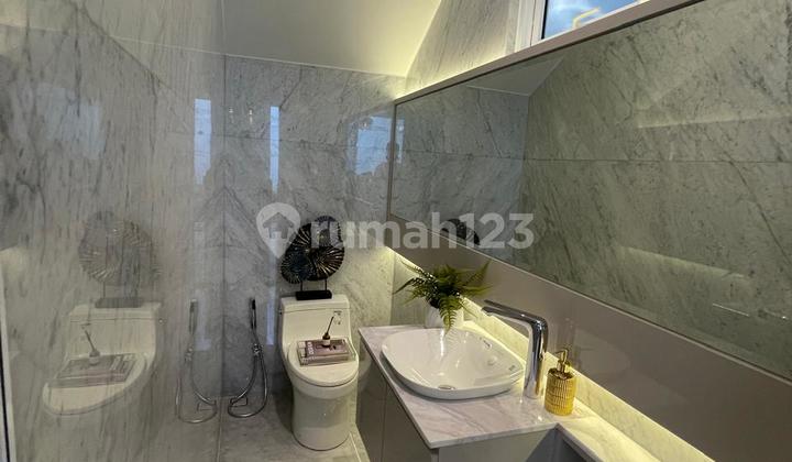 Rumah Cantik  Pasadena Grand Residences Ex show unit tipe 12 Tanah 250 m² Bangunan 284 m² KT 4+1 KM 3+1 PPJB Full furnished & full interior mewah Harga 12M Nego 2