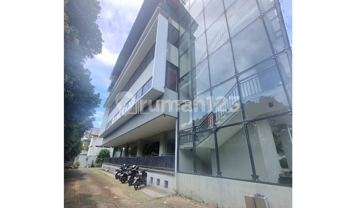 Building In A Premium Location Jakarta