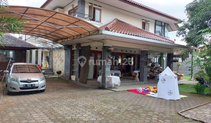 Rumah terawat dengan halaman luas Rumah di Jl. Setra Indah Bandung  1