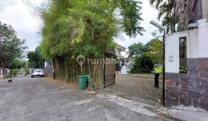 Rumah terawat dengan halaman luas Rumah di Jl. Setra Indah Bandung  2