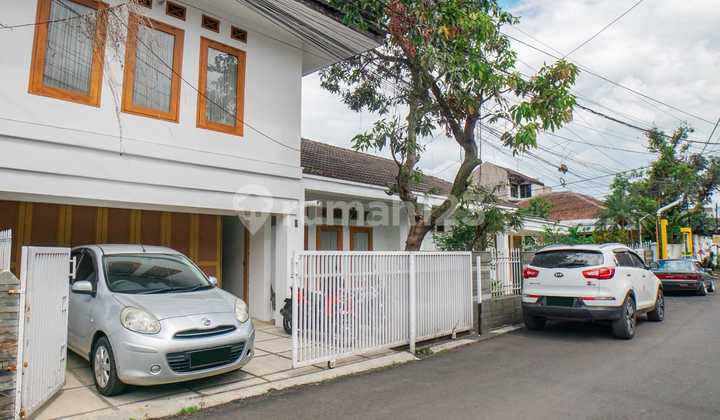 Rumah terawat di Kembar di Jl. Kembar Bandung Bagus