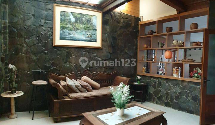 Rumah cantik terawat di Jl. Cigadung Selatan Bagus 1