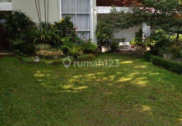 Rumah dengan halaman luas di Jl. Tubagus Ismail Bandung 2 Lantai 2