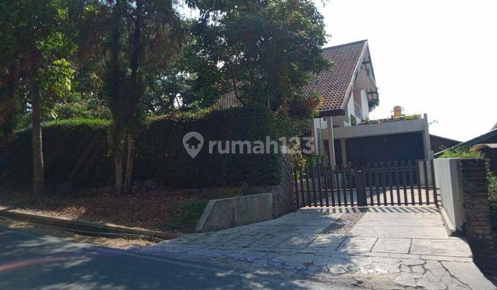 Rumah di Jl. Cigadung Raya Barat Bandung dengan Halaman Luas 2