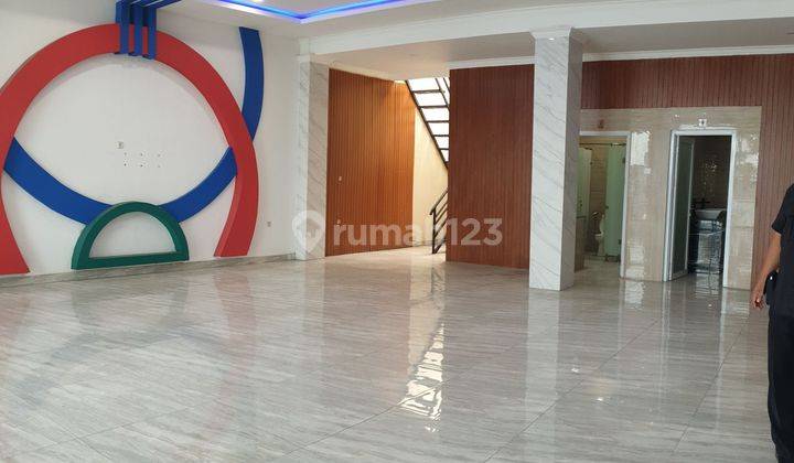 Gedung Kantor 3 Lantai ada Lift dan Basement di Jl. Maskumambang Bandung 2