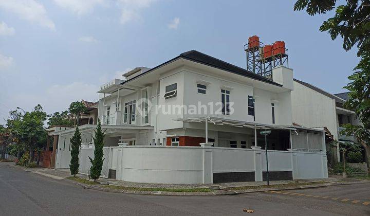 Rumah Mewah 2 Lantai Hoek di Singgasana Pradana, Jl. Galuh Pakuan  2