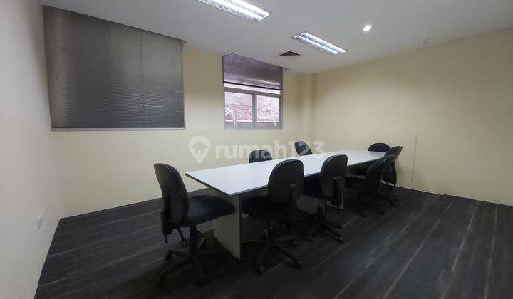 Office space gedung di tebet, jakarta selatan mulai luas 66m, 117m, 222m, 308m dan 700 mtr..bisa dikonekting jika butuh luasan lebih besar..harga masih nego dan sudah include service charge