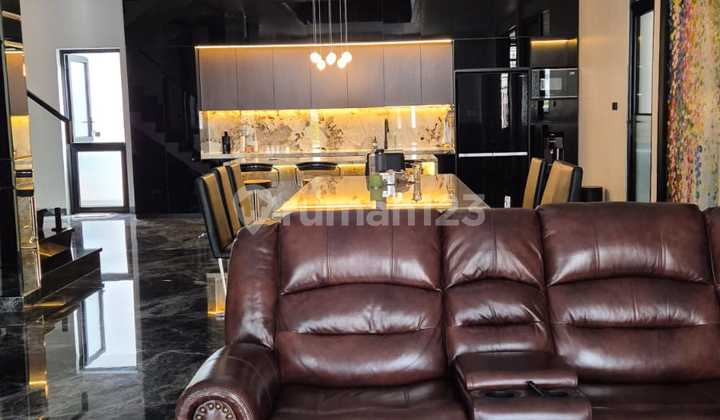 Rumah Lux Baru 3 Lantai Furnished Di Perumahan Casagoya, Lokasi Strategis Di Jakarta Barat, Dekat Ke.permata Hijau 2