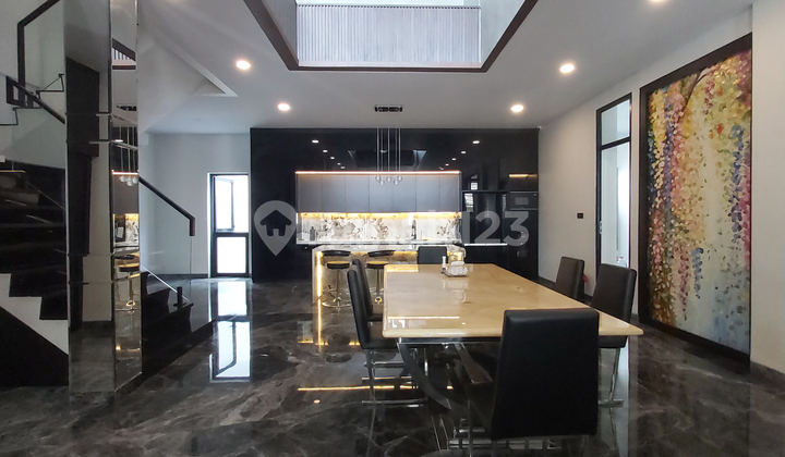 Rumah Lux Baru 3 Lantai Furnished Di Perumahan Casagoya, Lokasi Strategis Di Jakarta Barat, Dekat Ke.permata Hijau
