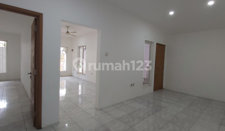 For Rent: House in Gelong Barat, Tomang, West Jakarta, Suitable for Residential or Office Use