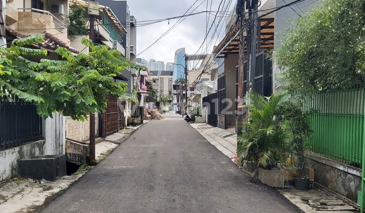 2-Story House in Tomang, Strategic Location, Close to Campus and Shopping Center.. Quick Sale.. Negotiable Until Deal 2