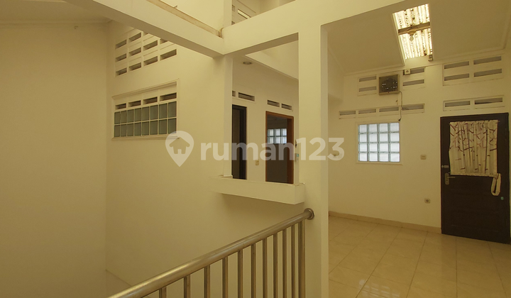 Rumah di Dekat Roxy, Jakarta Pusat, Lokasi Strategis, Dekat Kemana Mana..Harga Masih Nego 2