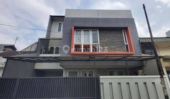 Rumah 2.5 Lantai Di Cideng, Jakarta Pusat, Jual Semi Furnish