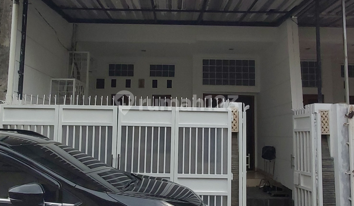 Rumah di Dekat Roxy, Jakarta Pusat, Lokasi Strategis, Dekat Kemana Mana..Harga Masih Nego