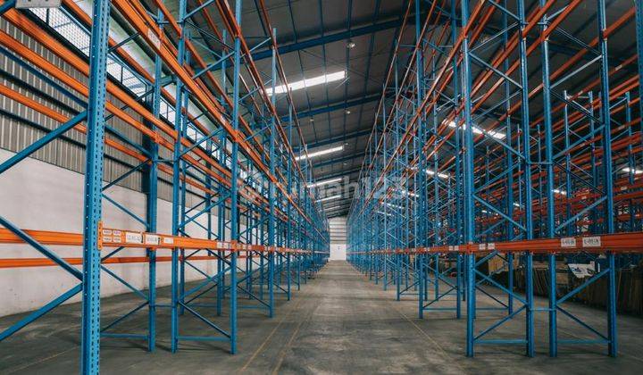 Disewakan Gudang Bersih Loading Dock + Racking 1800m2 Di Kim 3 Medan 1