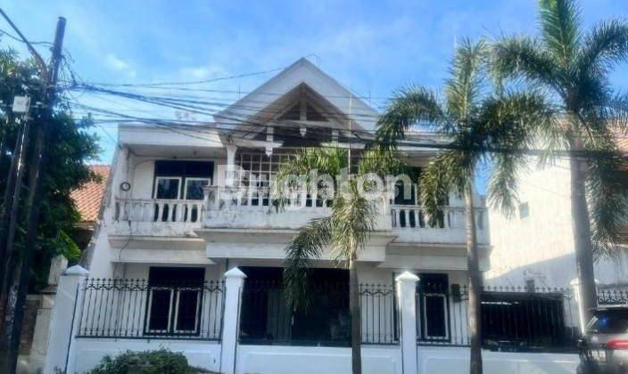 RUMAH 2 LANTAI LOKASI STRATEGIS DEPAN KAMPUS UNMER SURABAYA 1