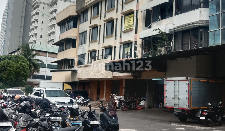 FOR RENT: SHOP HOUSE NEAR TANAH ABANG, CENTRAL JAKARTA 2