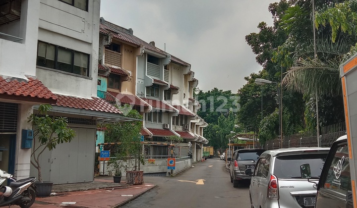 CHEAP FOR RENT READY-TO-USE SHOPHOUSE IN ATRIUM SENEN CENTRAL JAKARTA 2
