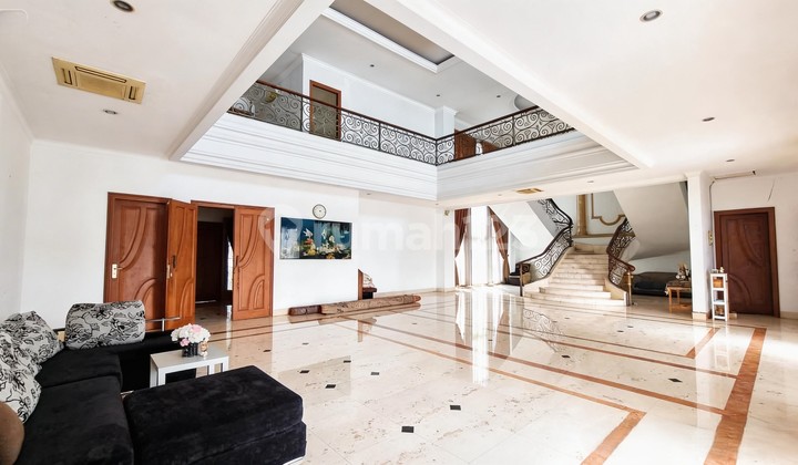 Lxmmt 0183 Mewah Banget, Dijual Rumah Klasik Mewah dengan Kolam Renang di Area Kuningan Jakarta Selatan 2