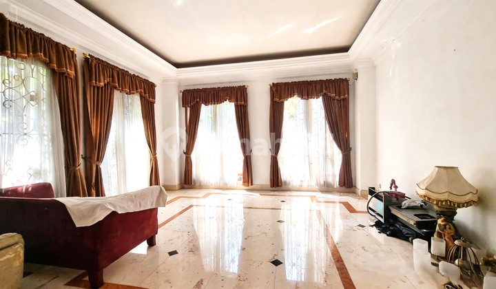 Lxmmt 0183 Mewah Banget, Dijual Rumah Klasik Mewah dengan Kolam Renang di Area Kuningan Jakarta Selatan Lxmmt 0183 Mewah Banget, Dijual Rumah Klasik Mewah dengan Kolam Renang di Area Kuningan Jakarta Selatan