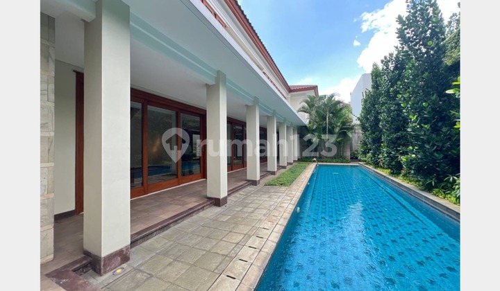 Lxmmt 0172 Disewakan Rumah Semi Furnished dengan Kolam Renang Siap Huni Menteng Jakarta Pusat