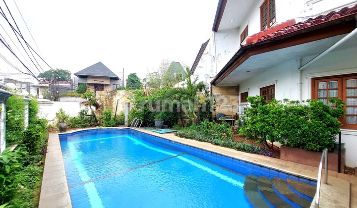 LXMMT 0150 Dijual Rumah Lama Terawat Ada Kolam Renang Di Area Elit Menteng Jakarta Pusat LXMMT 0150 Dijual Rumah Lama Terawat Ada Kolam Renang Di Area Elit Menteng Jakarta Pusat