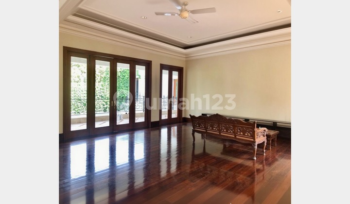 LXMMT 0126 Dijual Rumah Mewah Dengan Swimming Pool Di Area SCBD Kebayoran Baru Jakarta Selatan