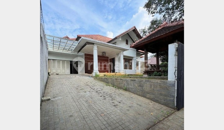LXMMT 0157 For Sale Ready-to-Live House With Swimming Pool in Kebayoran Baru Area, South Jakarta
