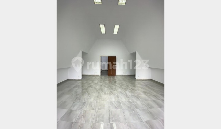 LXMMT 0107 Cocok Untuk Kantor Atau Cafe, Dijual Rumah Usaha Dengan Parkiran Luas Area Menteng Jakarta Pusat 2