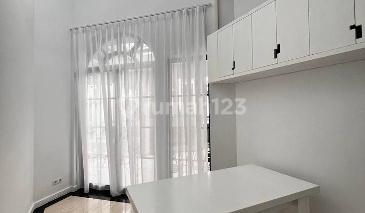 Lxmmt 0181 Mewah! Dijual Rumah Semi Furnished dengan Swimnming Pool Area Menteng Jakarta Pusat 2