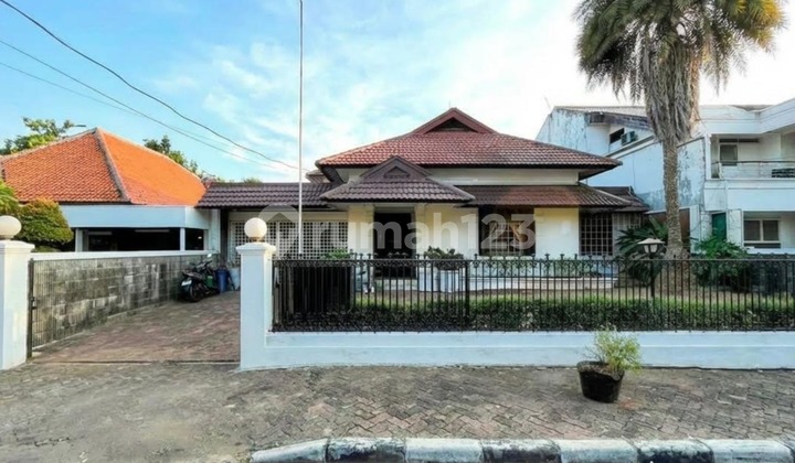 LXMMT 0165 For Sale Cheap, Ready-to-Occupy House With Spacious Garden in Menteng, Central Jakarta