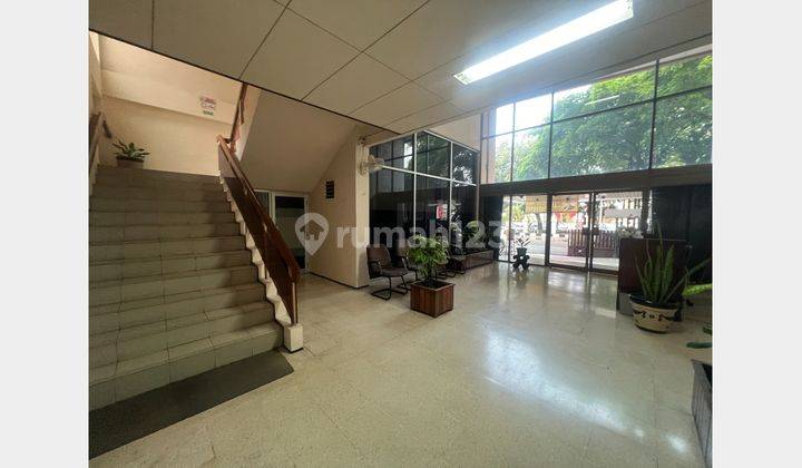 Lxmmt 0054 Strategis. Dijual Gedung Kantor 3 Lantai Siap Pakai Area Menteng Jakarta Pusat 2