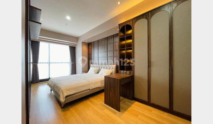 LJM 0032 Furniture Baru. Disewakan Apartment The Peak Tunjungan Plaza Full Furnished 1