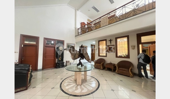 Lxmmt 0086 Disewakan Rumah Cocok untuk Usaha, Kantor, Klinik di Area Menteng Jakarta Pusat