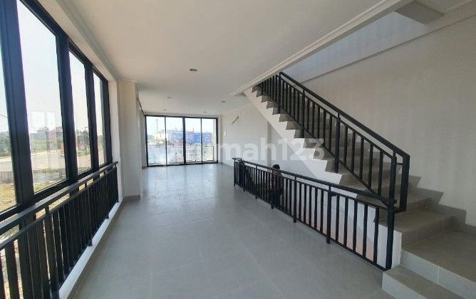 Disewakan Ruko 3 Lt di PIK2 Hadap Boulevard