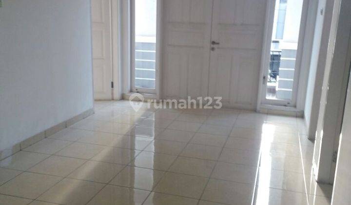 Di jual Rumah 2 lt di Daan Mogot Baru hadap boulevard 2