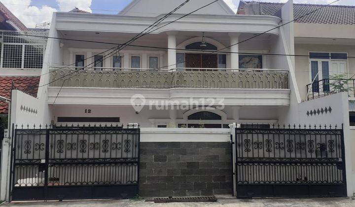 Di jual Rumah 2 lt  jln boulevard di Semanan 1